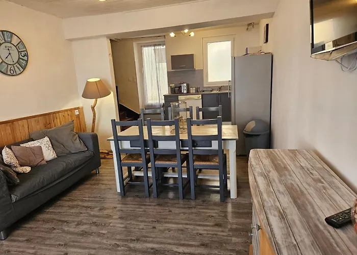 Maison De Village 6 à 8 Personnes Hébergement de vacances *