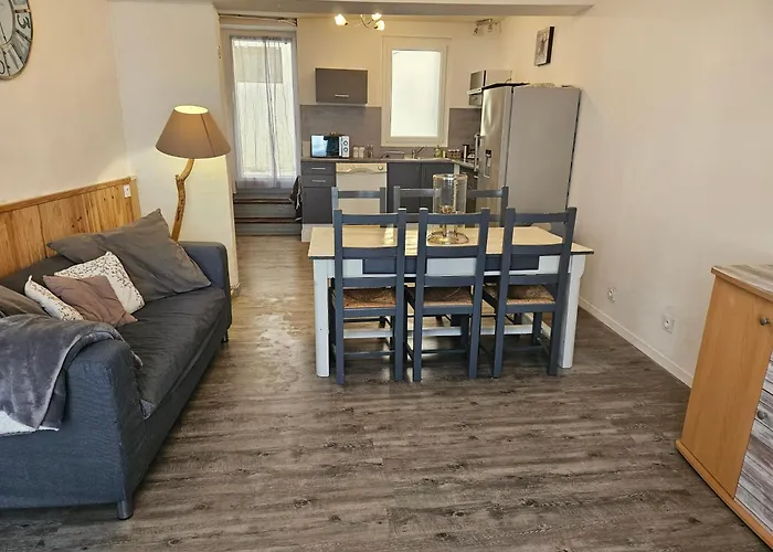 Maison De Village 6 à 8 Personnes Hébergement de vacances *